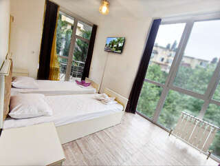 Гостевой дом Элит Хаус Сочи Двухместный номер Делюкс с 2 двуспальными кроватями-1