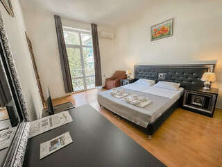 Гостевой дом Элит Хаус Сочи Двухместный номер с 1 кроватью или 2 отдельными кроватями и балконом-2