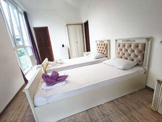 Гостевой дом Элит Хаус Сочи Двухместный номер Делюкс с 2 двуспальными кроватями-3